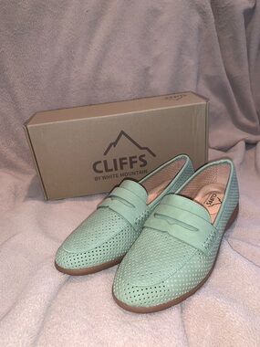 Cliffs by WHITE MOUNTAIN Sage Samson Loafer